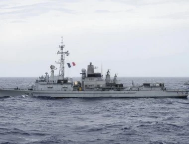 Στα ανοιχτά της Λάρνακας η Φ/Γ αεράμυνας του Γαλλικού Ναυτικού «Jean Bart» (βίντεο)